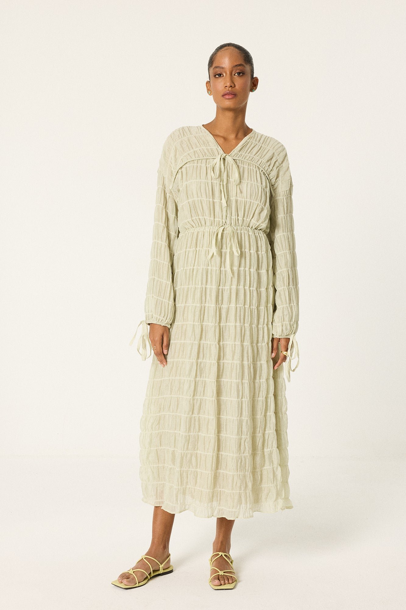 PUFF SLEEVE GATHERED DRESS