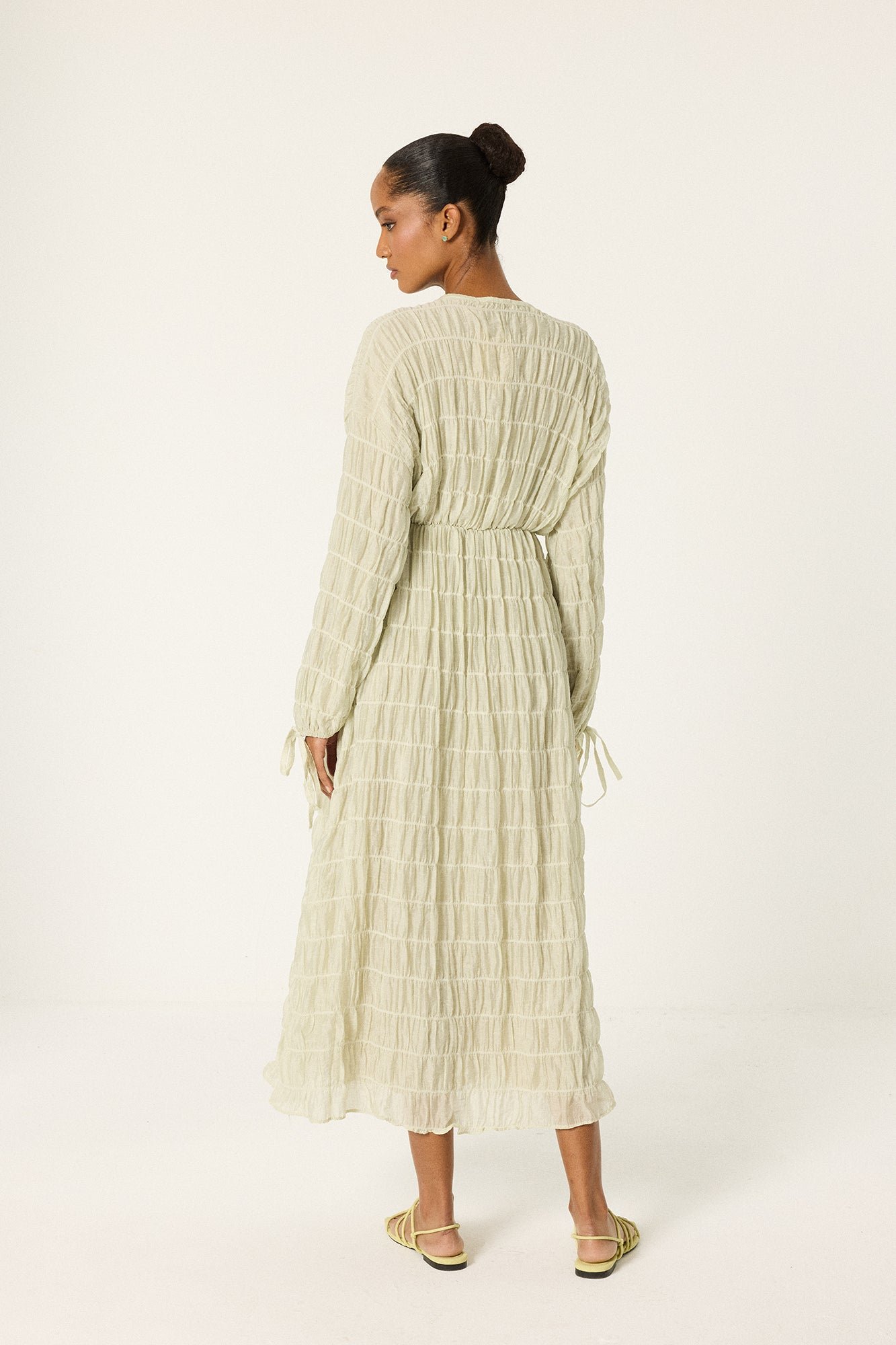 PUFF SLEEVE GATHERED DRESS