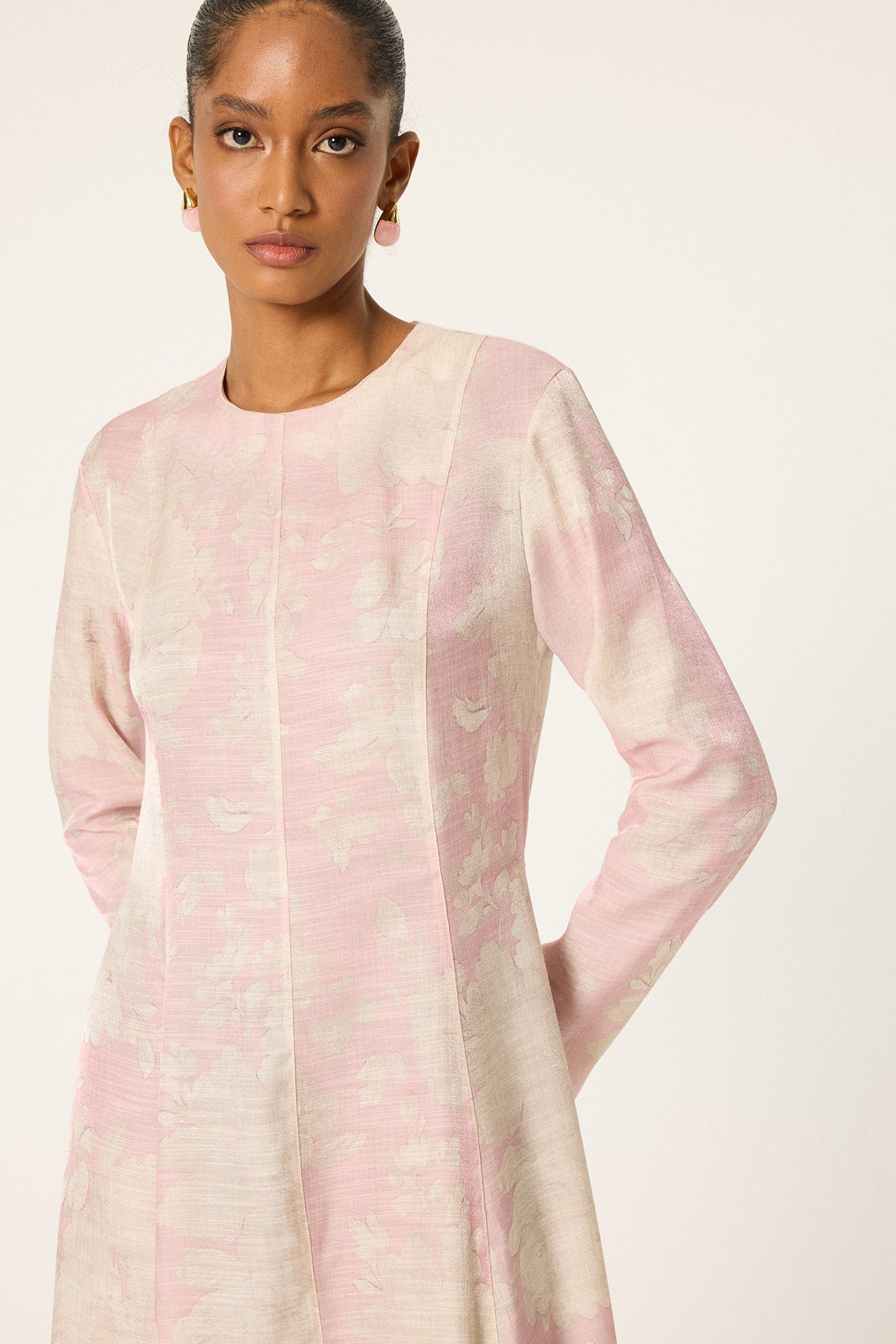 PATTERNED DRESS WITH BINDING BELTS