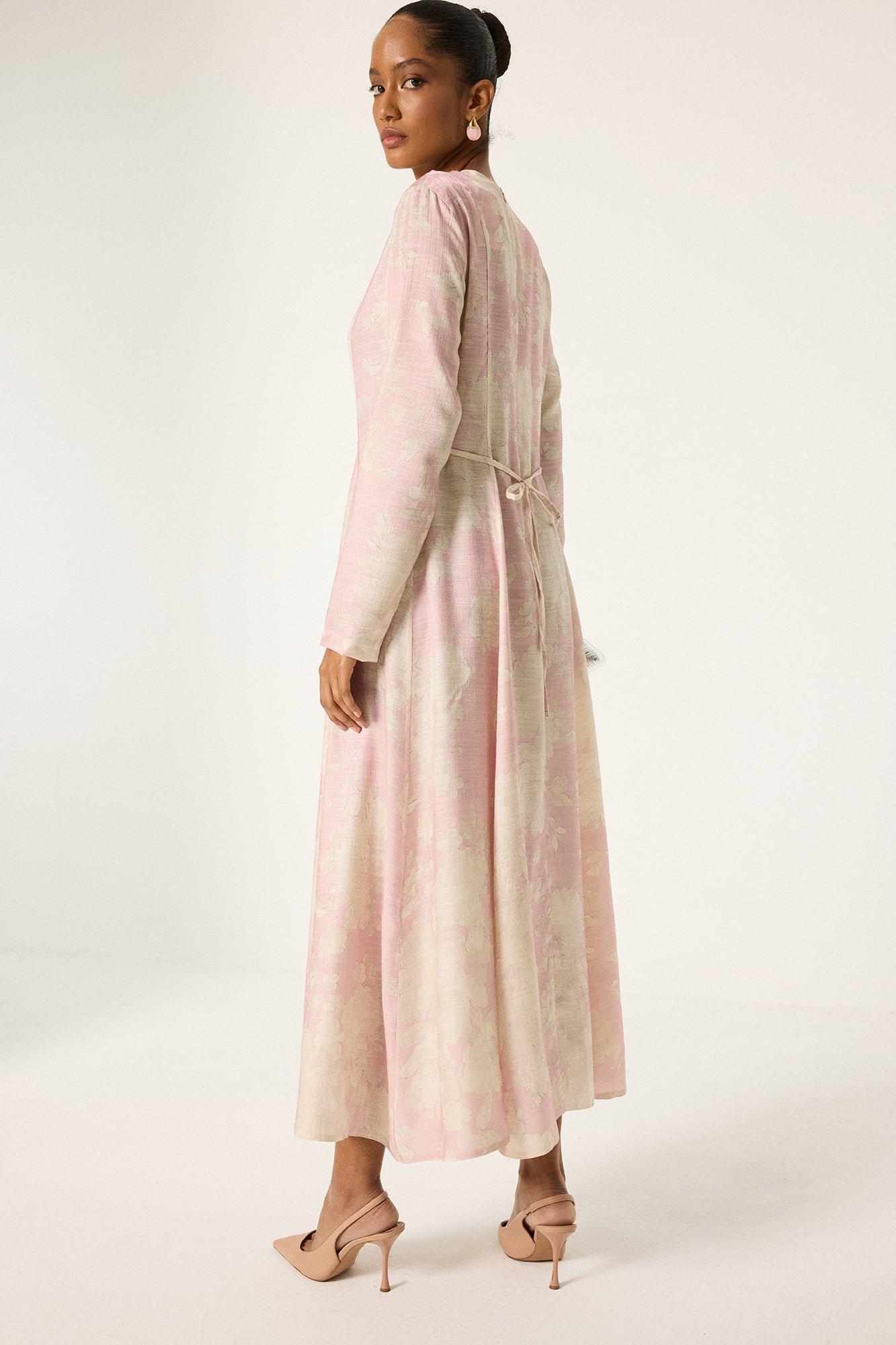 PATTERNED DRESS WITH BINDING BELTS
