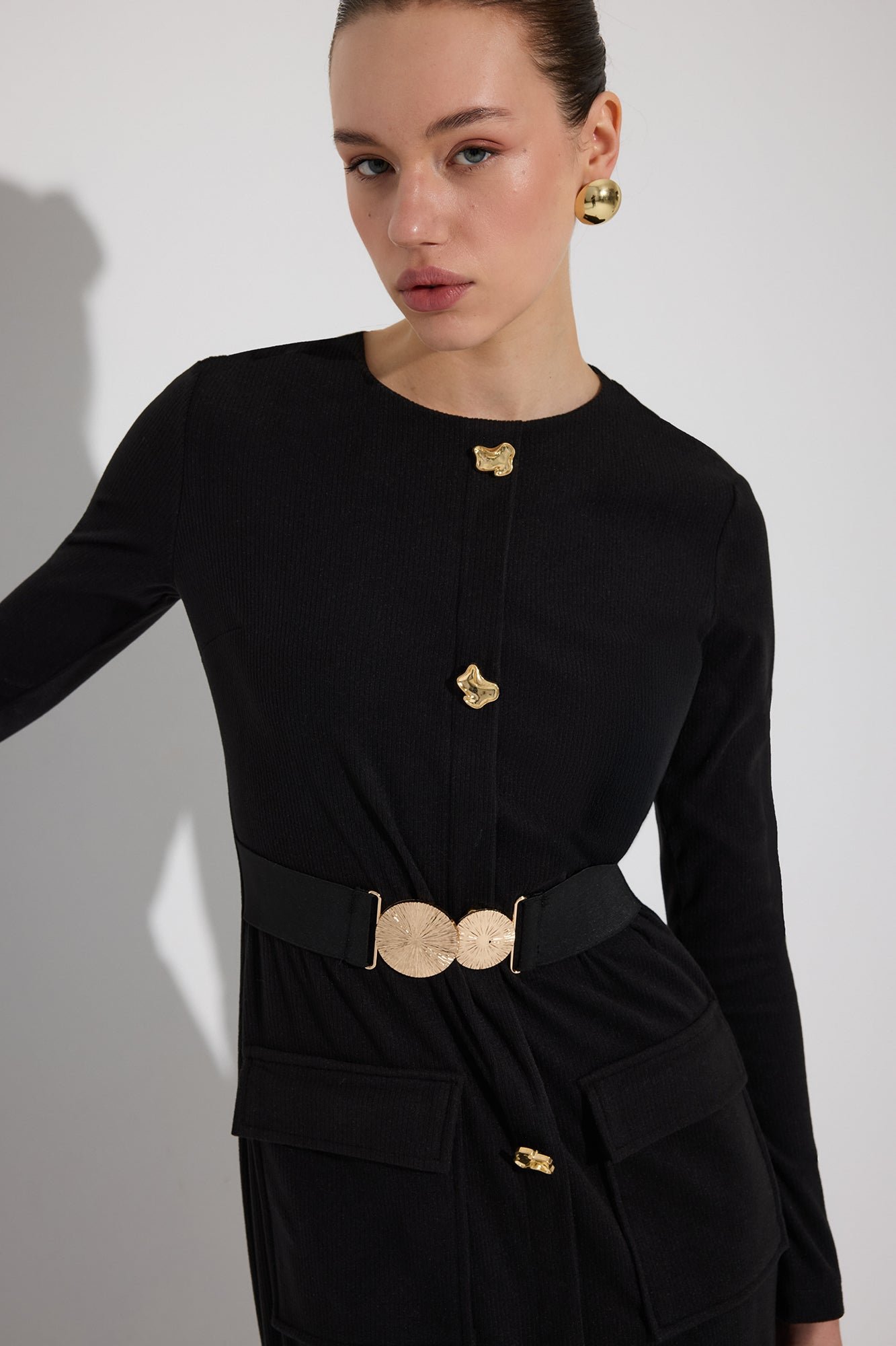 KNITTED DRESS WITH GOLD BUTTONS AND BELT