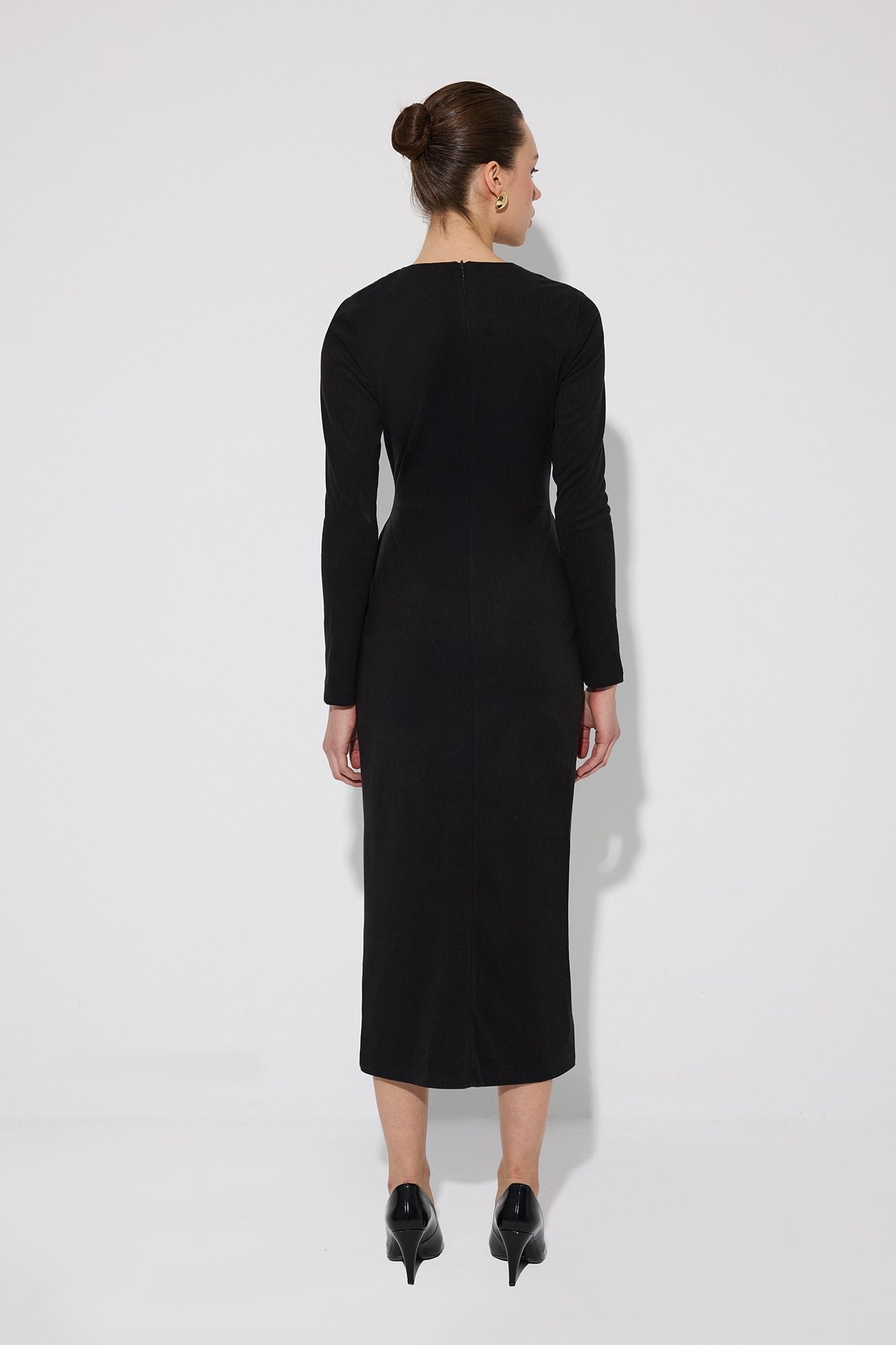 KNITTED DRESS WITH GOLD BUTTONS AND BELT